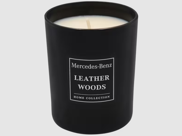 Vela perfumada Mercedes-Benz de Leather Woods, 180 g