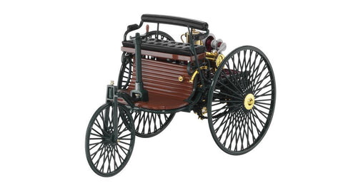 El primer automóvil de la historia, patentado por Karl Benz, a escala.