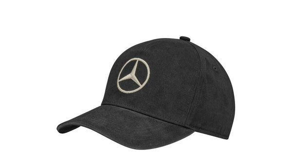 Gorra de señora básica negra. La estrella de Mercedes-Benz está bordada en color beige dorado